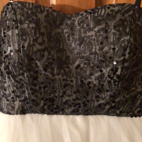 Strapless sequins tulle dress - Picture 2 of 8